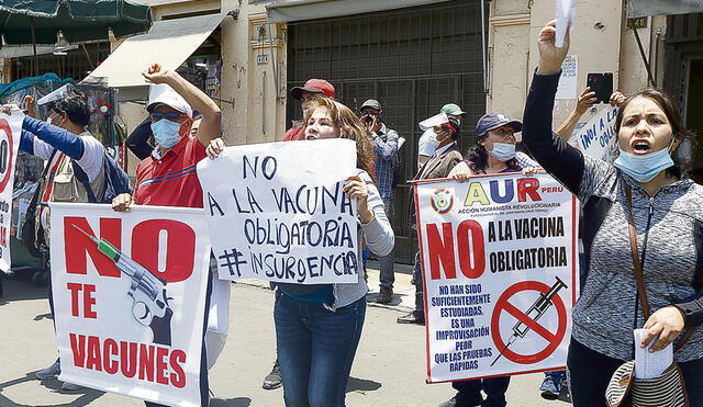 Salud pública en riesgo. Agrupaciones difunden información falsa y sin sustento científico sobre los componentes de las vacunas. Debemos detenerlos. Foto: Félix Contreras/La República