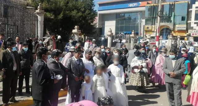 El último lunes una pareja de novios contrajo matrimonio en la iglesia Santa Catalina. Foto: Puno Noticias.pe
