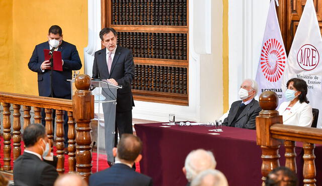 Juramentación del nuevo viceministro de Relaciones Exteriores, Luis Enrique Chávez Basagoitia. Foto: Cancillería