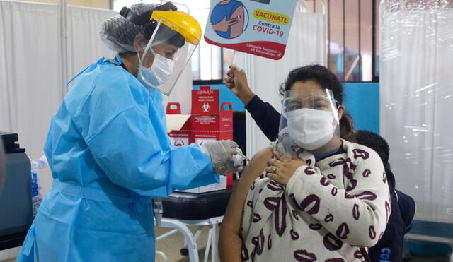 Rechazo a vacunación podría generar más muertes por COVID-19 en eventual tercera ola, según ministro. Foto: La República