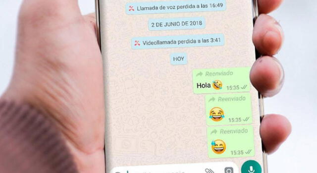 En muchos casos, los usuarios no desean que se vea ese 'reenviado' en los mensajes de WhatsApp. Foto: Xataka