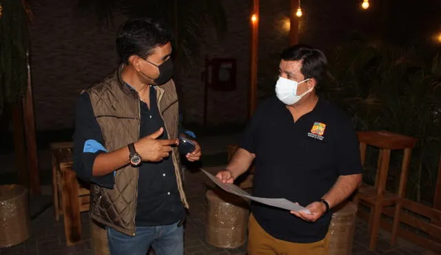 Alcalde Darwin García inspeccionó restaurantes. Foto: Gerardo Venegas