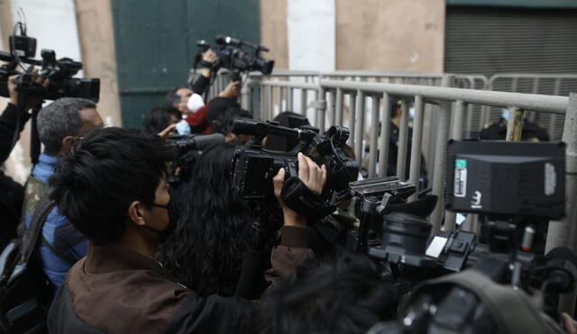 Los periodistas no pudieron ingresar a ceremonia oficial que se llevó a cabo en Palacio de Gobierno. Foto: Aldair Mejía/La República