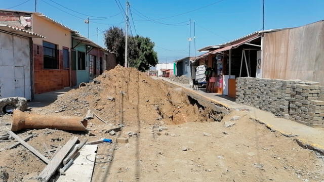 Obra de saneamiento está paralizada y abandonada perjudicando a pobladores de Negritos. Foto: difusión