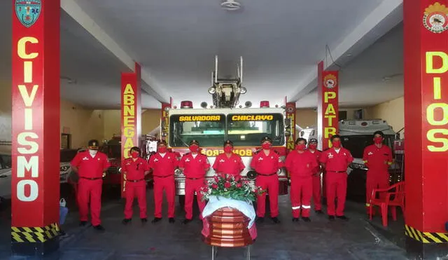 Ceremonia es parte de las actividades de aniversario de la Compañía de Bomberos Voluntarios Salvadora Chiclayo 27. FOTO: Difusión.