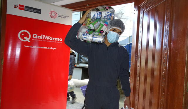 Personal de Qali Warma descargó los productos en almacenes de municipalidad. Foto: Qali Warma