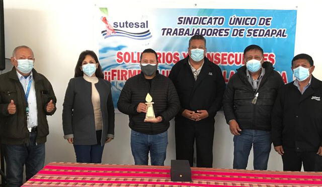 Daniel Oseda recibió reconocimiento por parte de sindicato. Foto: Sutesal