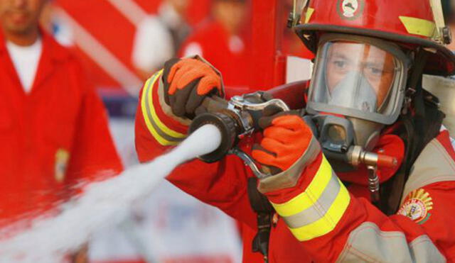 Bomberos cumplen ardua labor cada día y  están atentos ante cualquier emergencia.