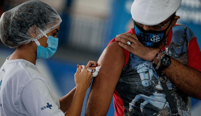 313.212 personas han sido vacunadas con la primera dosis, mientras que 2 283 932 han completado la pauta de inmunización. Foto: EFE