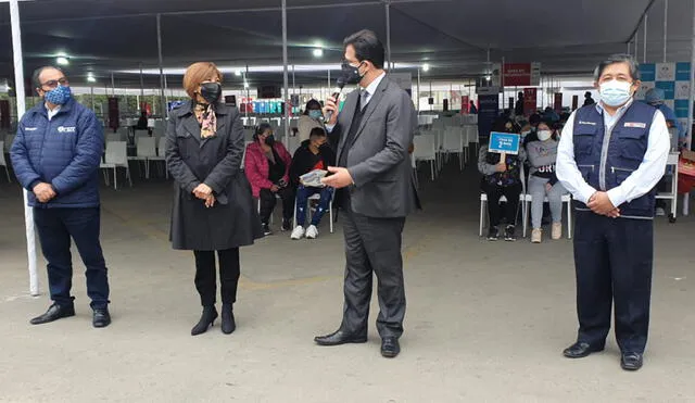 Funcionario indicó que están recibiendo solo aquellos que están programados para su segunda dosis. Foto: María Pía Ponce / URPI-LR