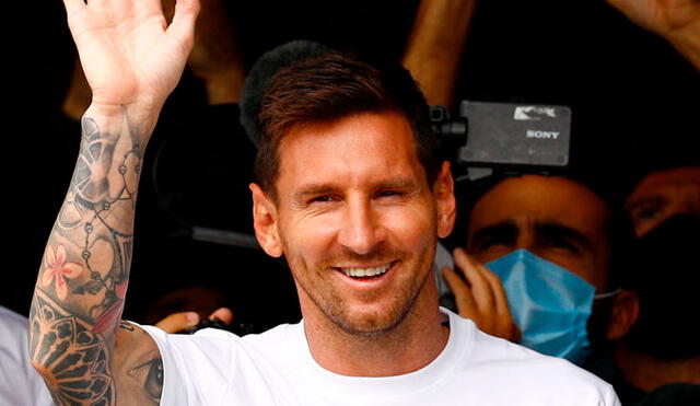 Lionel Messi arribó a la capital francesa para ser nuevo jugador del PSG. Foto: EFE