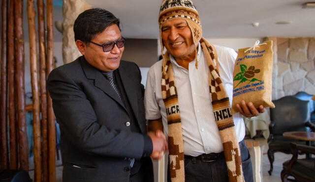 Evo Morales, a su paso por Puno, fue recibido por el gobernador regional Juan Luque. Foto: GORE Puno