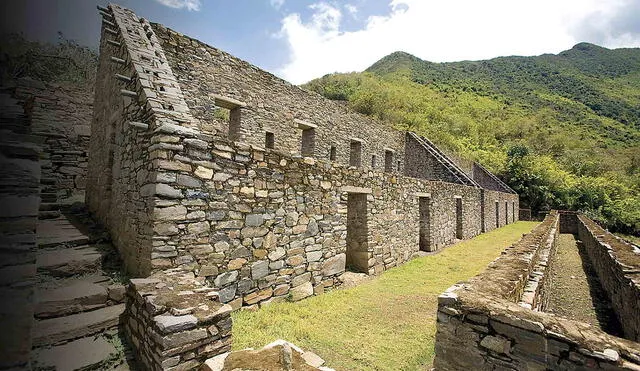 Hermana sagrada. Choquequirao, considerado el último bastión inca, solo comparado con Machupicchu. En el área de conservación se asentaron edificaciones rústicas con certificados de posesión.