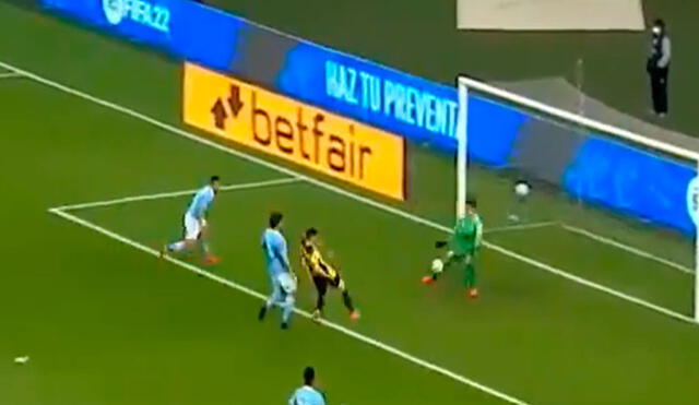 El gol de Álvarez llegó tras un pase de cabeza de Pablo Ceppelini. Peñarol vence de visita a Cristal. Foto: captura ESPN