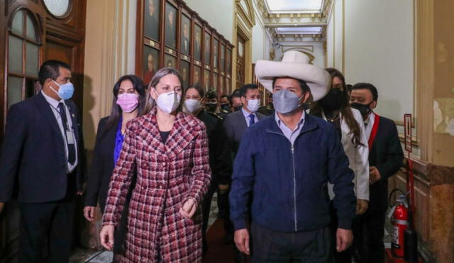 El presidente Pedro Castillo junto a María el Carmen Alva, titular del Legislativo. Foto: Congreso del Perú