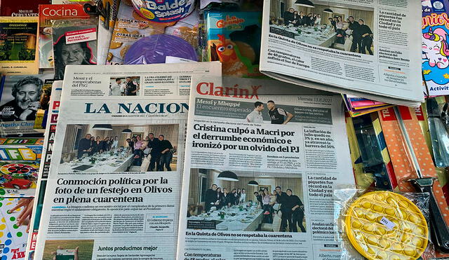 Clarín y La Nación, dos de los medios más relevantes de la Argentina, abrieron su portada con la foto más controvertida del país en los últimos años. Foto: EFE