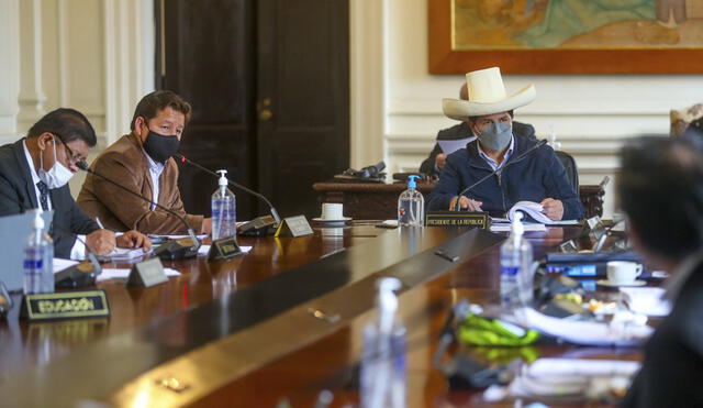 Pedro Castillo se reunió con los ministros para ver los lineamientos de su gestión de los primeros 15 días. Foto: PCM