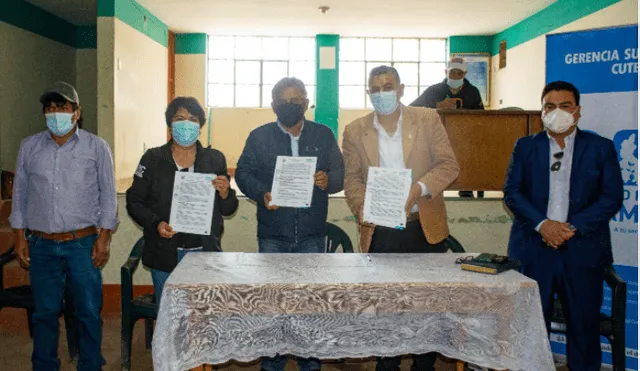 Las autoridades regionales firmaron convenio con la empresa privada para ejecutar proyecto en 365 días. Foto: Gore Cajamarca