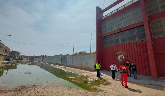Autoridades no solucionan colapso de desagüe desde hace 8 días. Foto: Clinton Medina/La República
