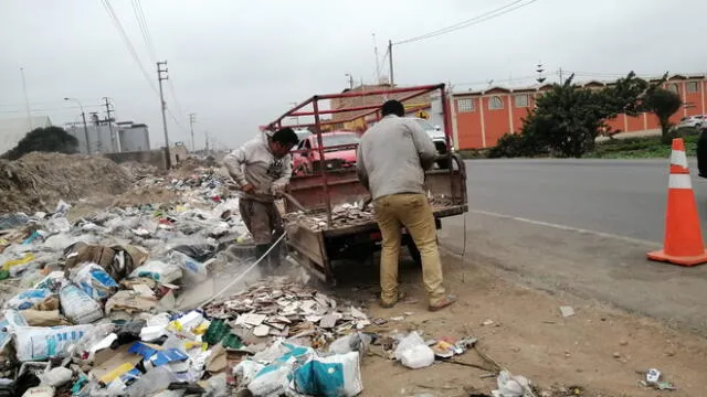 Con S/ 1.100 se multa a quienes arrojen escombros y basura en espacios público. Foto: Segat