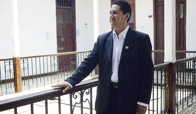 El partido y yo. Según Vladimir Cerrón, fue él quien propuso que Julio Velarde continuara en la presidencia del Banco Central de Reserva del Perú (BCRP). Foto: La República