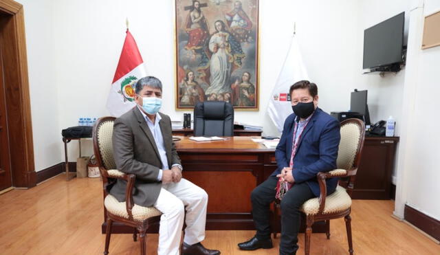 Guido Bellido y Carlos Rúa, gobernador regional de Ayacucho y presidente de la Asamblea Nacional de Gobiernos Regionales. Foto: PCM
