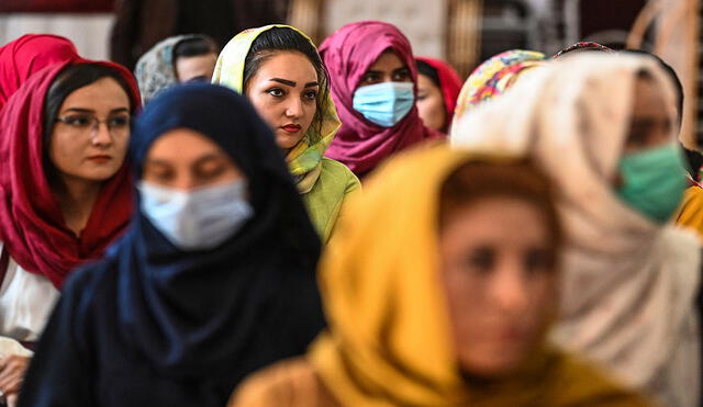 Los talibanes tomaron el poder en Kabul (Afganistán) y ahora se teme por los derechos ganados de las mujeres en los últimos años. Foto: AFP