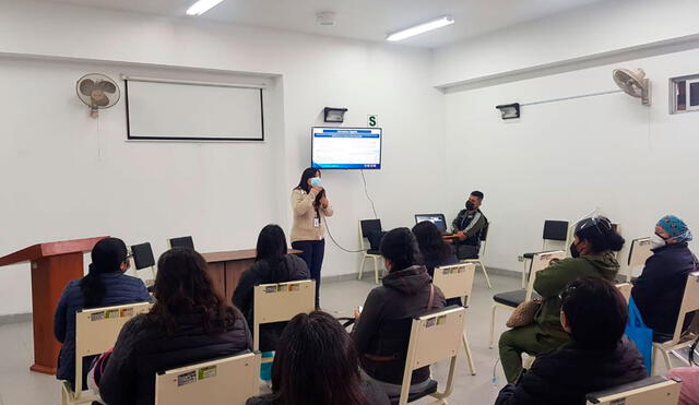 Primera capacitación se hizo en el Centro de Salud San Genaro de Villa, en Chorrillos. Foto: Deysi Portuguez/URPI-LR