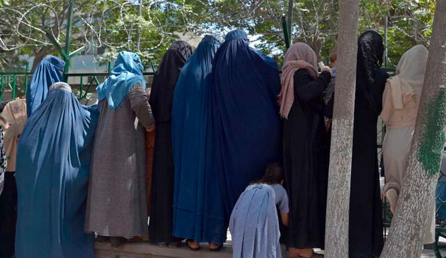 Mujeres totalmente cubiertas con el burka en Afganistán. Foto: AFP