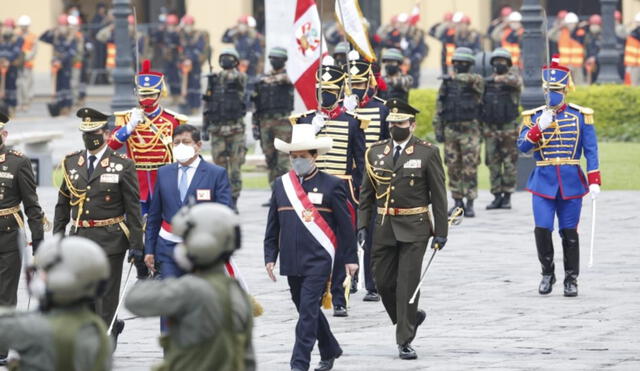 Pedro Castillo en la celebración del bicentenario del Ejército Peruano. Foto: Carlos Félix / GLR