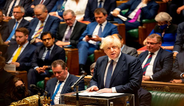 El primer ministro Boris Johnson durante la sesión en la Cámara de los Comunes convocada para abordar la crisis en Afganistán. Foto: EFE