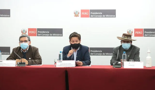 Ministros Hernando Cevallos, Guido Bellido y Víctor Mayta brindaron una conferencia de prensa este miércoles. Foto: PCM