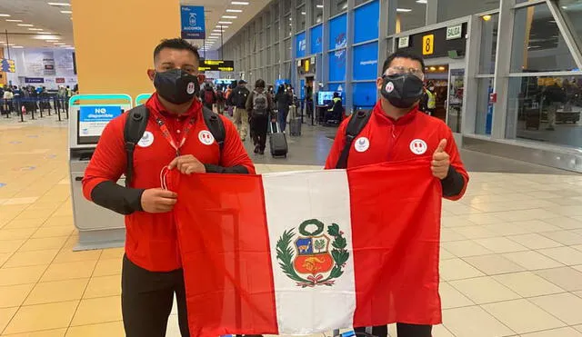 Freed Villalobos junto a su entrenador Daniel Vizcarra (izquierda) antes de viajar rumbo a Japón. Foto: Daniel Vizcarra/Facebook