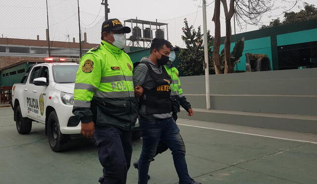 El sujeto fue conducido a la dependencia policial El Progreso para las diligencias de ley. Foto: Mary Luz Aranda/URPI-LR