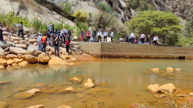 Varias veces las autoridades han tomado muestras de las aguas del río Moche. Foto: difusión