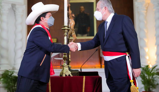 Óscar Maúrtua asume el Ministerio de Relaciones Exteriores tras la renuncia de Héctor Béjar. Foto: Presidencia