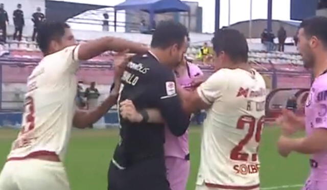 El árbitro del partido, Michael Espinoza, les mostró la roja a ambos jugadores. Foto: captura difusión