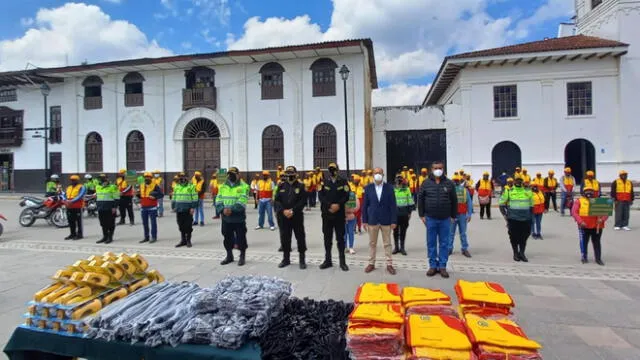 Juntas vecinales juramentaron en la Plaza de Armas de Chachapoyas. Foto: Coresec Amazonas.
