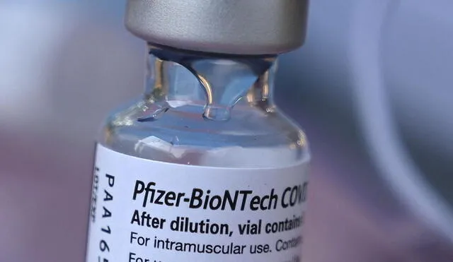Este 23 de agosto, la Administración de Alimentos y Medicamentos de EE. UU. aprobó completamente la vacuna anti-COVID-19 de Pfizer-BioNTech. Foto: AFP