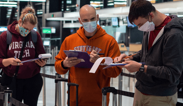 Los pasajeros de avión en Estados Unidos deberán usar mascarillas hasta el 18 de enero de 2022. Foto: difusión