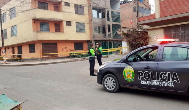 La Policía cercó el lugar donde se realizó el crimen e inició las investigaciones. Deysi Portuguez/URPI-LR