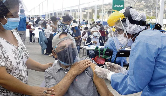 Inmunización. Más del 25% ya recibió la segunda dosis contra la COVID-19 a nivel nacional. Para antes de octubre se espera duplicar este porcentaje. Foto: Félix Contreras/La República