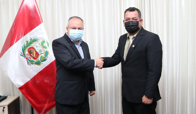 Parlamentario Darwin Espinoza con el rector de la Uladech.