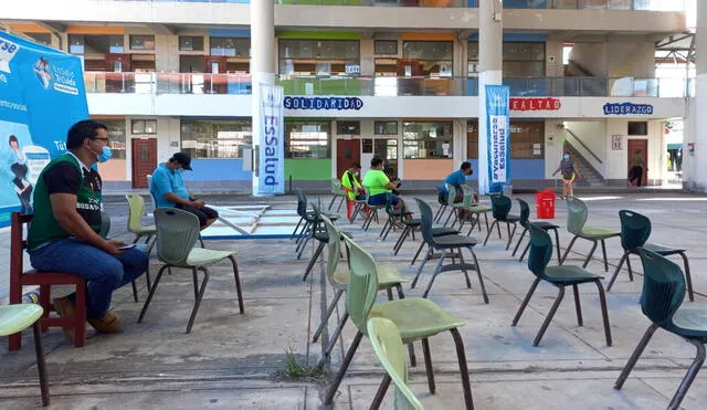 Ciudadanía pide al Gobierno que se inmunice a más personas contra la COVID-19. Foto: referencial / Anderson Mozombite