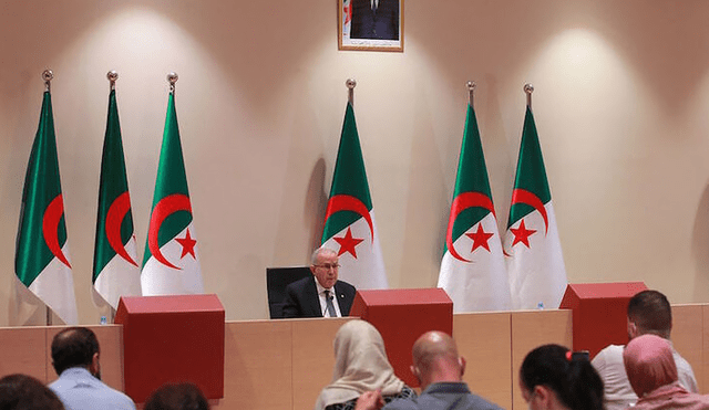 Ramtane Lamamra, ministro de Exteriores argelino, durante la conferencia de prensa en la que anunció el cese de las relaciones diplomáticas con Marruecos. Foto: AFP