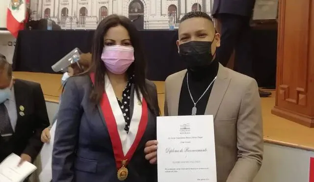 Aldair Sánchez y Patricia Chirinos en el Congreso de la República. Foto: Aldair Sánchez/ Instagram
