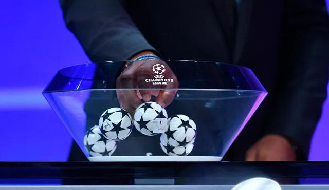 El sorteo de este 26 de agosto definirá a qué grupo irá cada uno de los 32 equipos de la Champions League. Foto: AFP