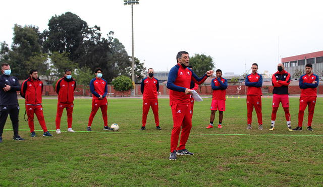 Gerardo Ameli dirigió este 26 de agosto su primer entrenamiento con Cienciano. Foto: Club Cienciano