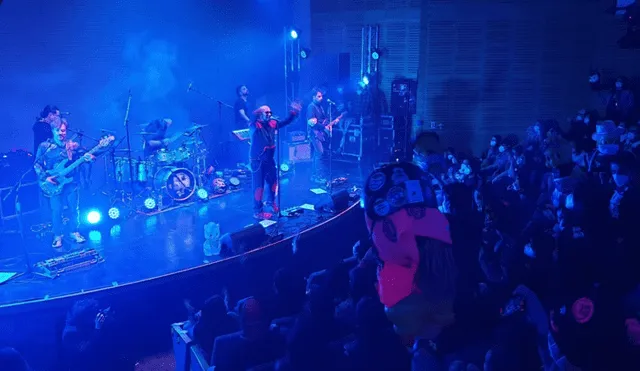 Al ritmo del funk rock, a cargo de Chancho en Piedra, se llevó a cabo el concierto denominado "La Música Ensaya". Foto: U. Chile Twitter