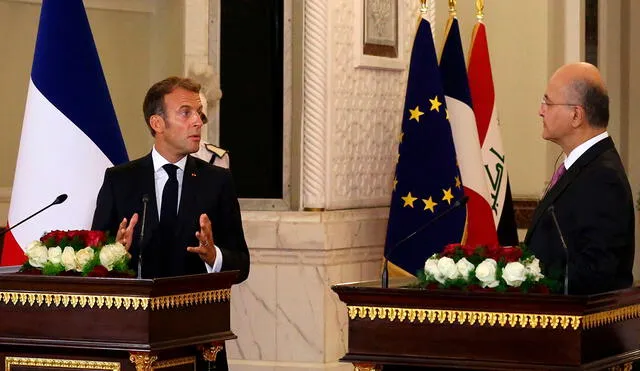 El mandatario francés Emmanuel Macron se reunió este sábado con el primer ministro iraquí, Mustafa al-Kazimi, en Bagdad. Foto: EFE